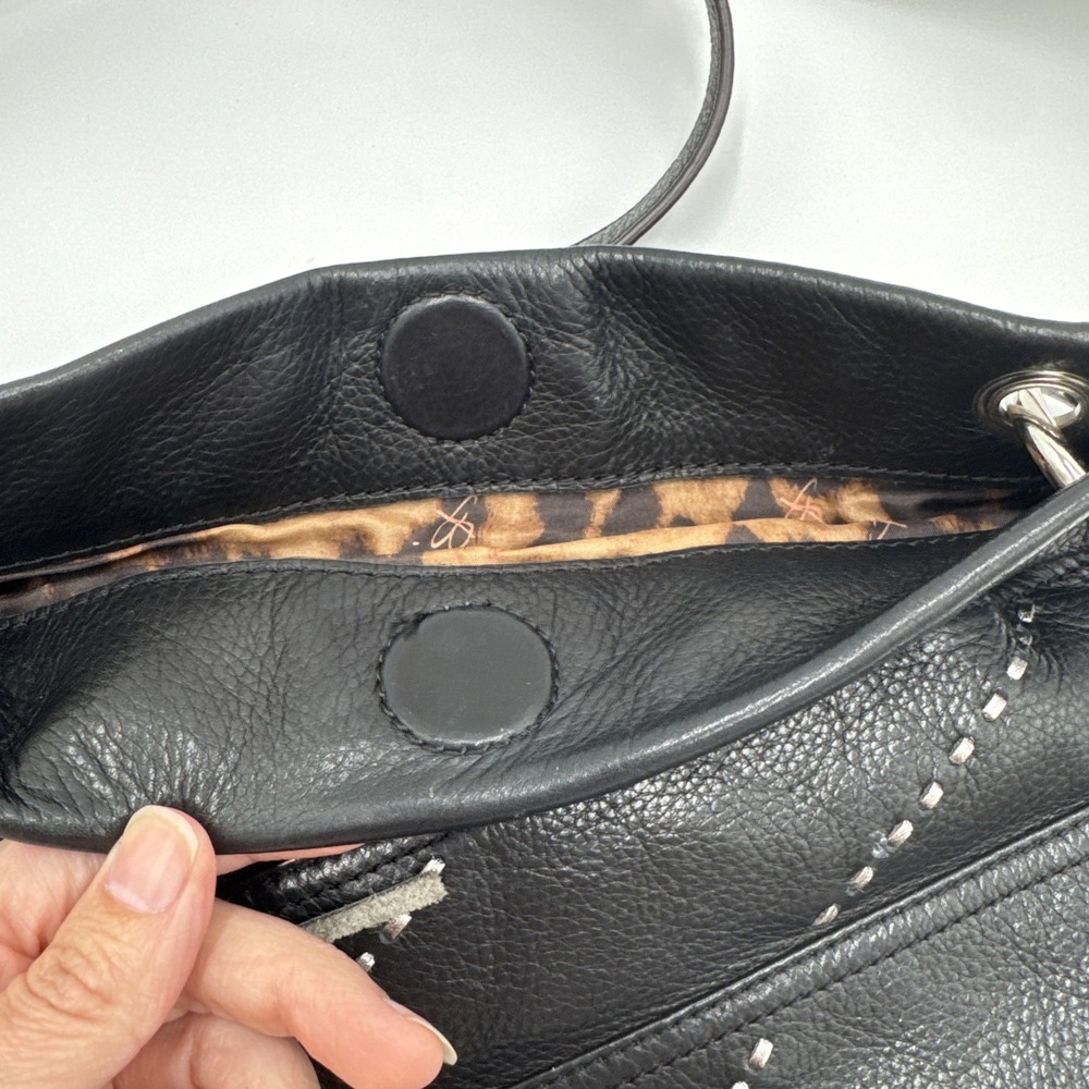 B. Makowsky Black Pebbled Leather Crossbody Shoulder Bag Contrast Stitch Tassel - Picture 5 of 8